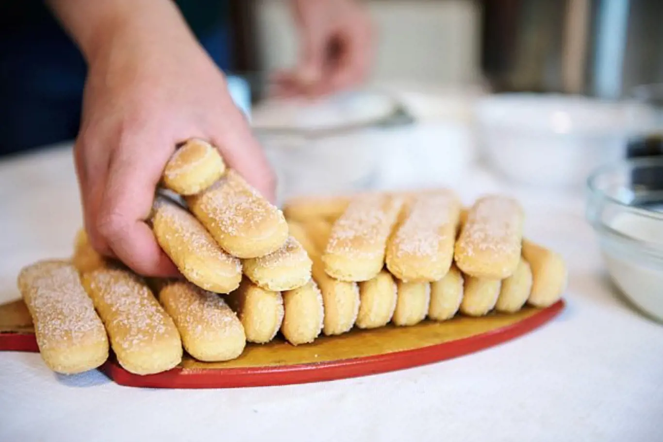 Máme pro vásrecept na rychlý dezert! Připravte si cukrářské piškoty.