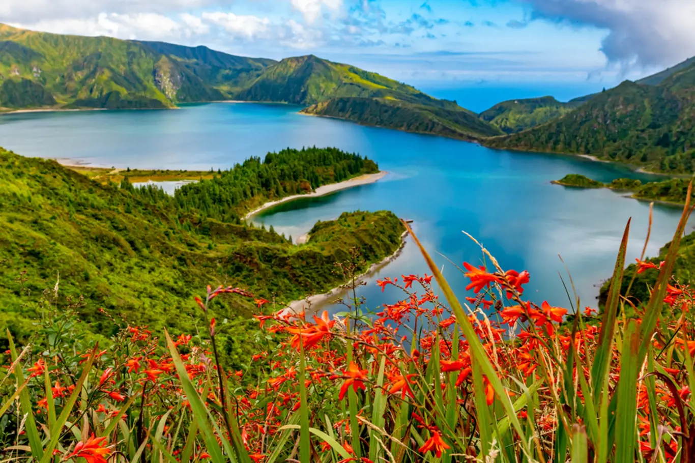 Pohled na jezero na ostroě São Miguel
