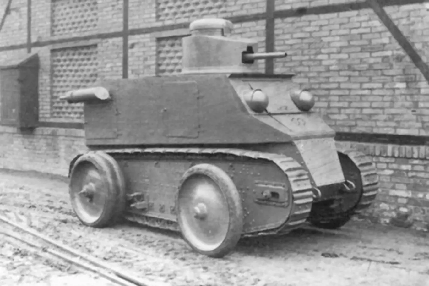 Prototyp kolohousenky KH-50.
