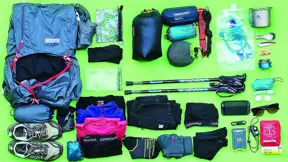 Viktorka nosí ultralehký batoh, který váží kolem sedmi set gramů a v něm má maximálně pět kilo outdoorového vybavení plus zásoby. Viktorka nosí ultralehký batoh, který váží kolem sedmi set gramů a v něm má maximálně pět kilo outdoorového vybavení plus zásoby.