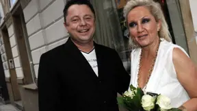Bára Basiková měla vždy ke zpěvákovi blízko. Bára Basiková měla vždy ke zpěvákovi blízko.