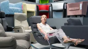 Vybraný nábytek si osobně vyzkoušejte. Vybraný nábytek si osobně vyzkoušejte.