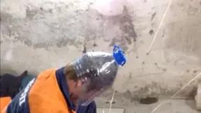 Takhle si muži zahrávají se svým životem aneb bezpečnost práce v praxi. Takhle si muži zahrávají se svým životem aneb bezpečnost práce v praxi.