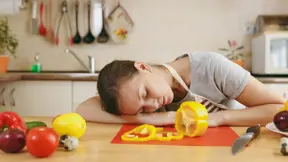 Na začátku šestinedělí mají maminky spoustu energie a spí kolem tří hodin denně. Únava je ale neúprosná a dožene je. Na začátku šestinedělí mají maminky spoustu energie a spí kolem tří hodin denně. Únava je ale neúprosná a dožene je.