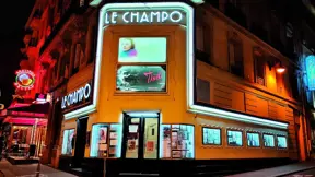 V kině Le Champo se promítá francouzská klasika a také nezávislé filmy. V kině Le Champo se promítá francouzská klasika a také nezávislé filmy.
