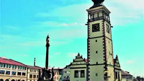 Dobrušské náměstí s radniční věží, odkud je výhled na celou Dobrušku. Dobrušské náměstí s radniční věží, odkud je výhled na celou Dobrušku.