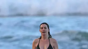 Tyto dámy po těhotenství nehubnou jako zběsilé - Anne Hathaway Tyto dámy po těhotenství nehubnou jako zběsilé - Anne Hathaway