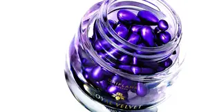 Intenzivní kapsle s vyhlazujícím účinkem, Oriflame, 699 Kč Intenzivní kapsle s vyhlazujícím účinkem, Oriflame, 699 Kč