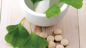 Ginkgo biloba (jinan dvoulaločný) v kombinaci s ibuprofenem může zvyšovat krvácivost Ginkgo biloba (jinan dvoulaločný) v kombinaci s ibuprofenem může zvyšovat krvácivost
