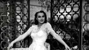 Adina byla módní ikona. Šaty pro ni šila Hana Podolská. Adina byla módní ikona. Šaty pro ni šila Hana Podolská.