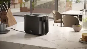 Absolutní novinkou v Evropě je uvedení drobných spotřebičů Haier řady KSDA Series 5, včetně toastovače. V elegantní černé barvě. Absolutní novinkou v Evropě je uvedení drobných spotřebičů Haier řady KSDA Series 5, včetně toastovače. V elegantní černé barvě.