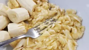 Dobře zralé banány rozmačkáme vidličkou. Dobře zralé banány rozmačkáme vidličkou.