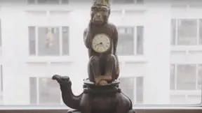 Hodiny, které dostala od svého zemřelého bratra. Hodiny, které dostala od svého zemřelého bratra.