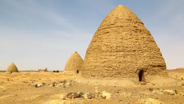 Vědci zachytili dronem na území Číny obří záhadné pyramidy. Vláda k nim ale nikoho nepustí