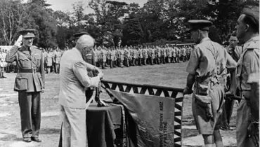 Karel Klapálek s československým prezidentem Edvardem Benešem a s Antonínen Hasalem u československé jednotky v exilu