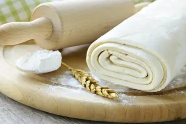Smíchejte jen 4 ingredience: Geniálně jednoduché těsto, lepší než listové